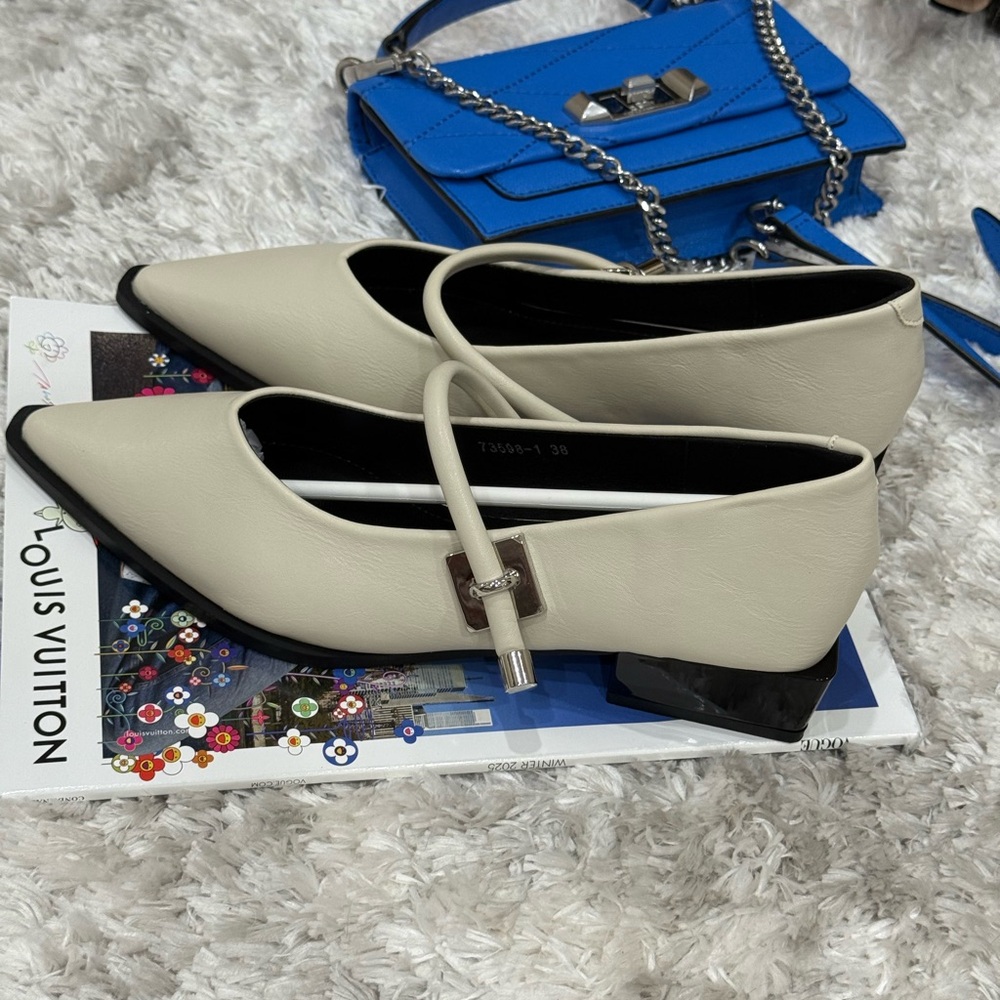 Women's Cream Pointed-Toe Mary Jane Flats